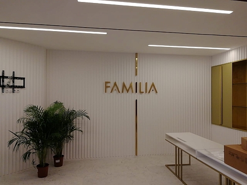 вывеска в офисе продаж ЖК Familia